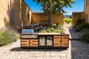 Outdoorküche mit Grill